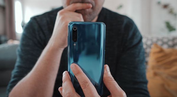 Le Xiaomi Mi 9 64 Go de nouveau en promo, à 329 € !