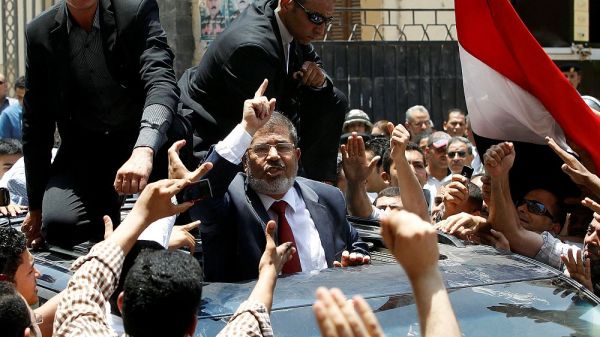 Mohamed Morsi enterré, polémique autour de sa mort