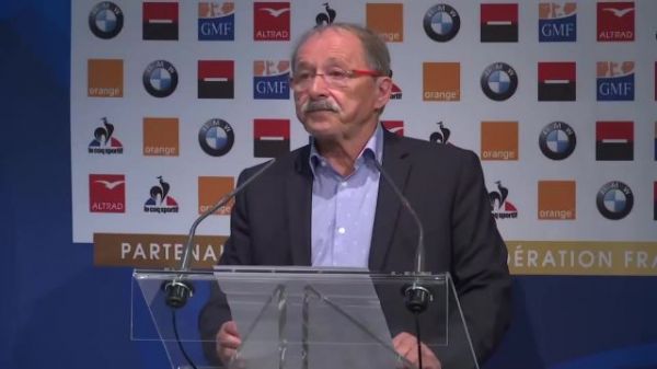 Rugby - Bleus - Coupe du monde : Jacques Brunel justifie péniblement l'absence de Mathieu Bastareaud dans la liste