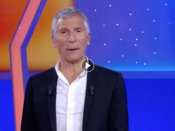 Nagui (Tout le monde veut prendre sa place) surprend deux candidats qui se tripotent dans son dos
