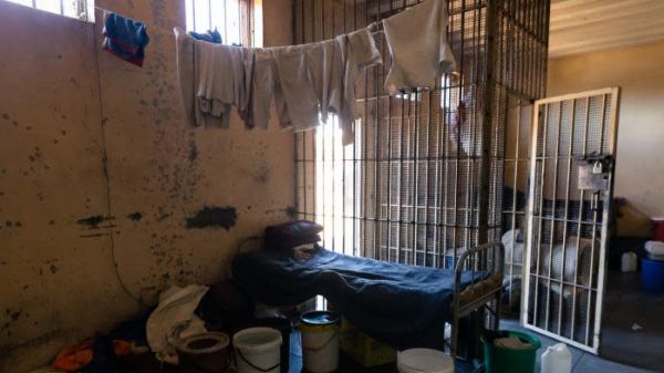 Dans l'enfer des prisons mouroirs du Zimbabwe
