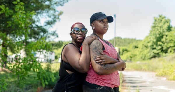 Nic et Carla, le couple de camioneuses queer qui vloguent leur quotidien