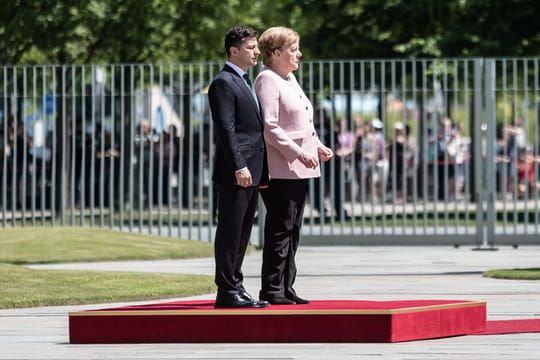 Angela Merkel : la chancelière prise de tremblements [VIDEO]
