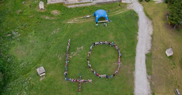 Un 40 géant vu du ciel pour un anniversaire en Haute-Savoie