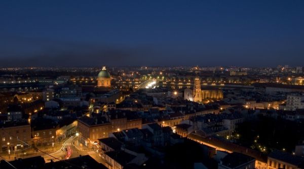 Toulouse: Plus de 350 commerces ont encore leur vitrine éclairée la nuit (c'est pourtant interdit)