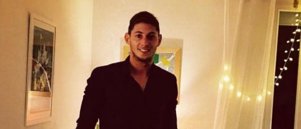 URGENT - La police britannique a arrêté un homme suspecté d'homicide involontaire dans  la mort du footballeur Emiliano Sala à bord de son avion, qui s'est crashé dans la Manche.
