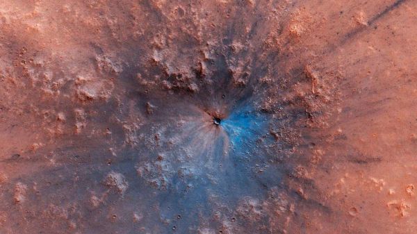 Un étonnant cratère d'impact découvert sur Mars