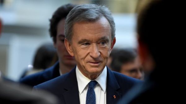 Le PDG de LVMH Bernard Arnault devient le premier Français à franchir la barre des 100 milliards de dollars