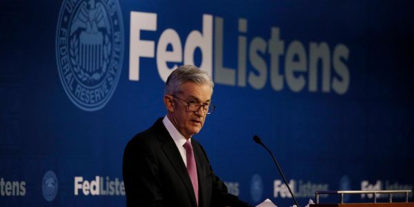 Attaquée par Trump, la Fed ne baisse pas ses taux immédiatement