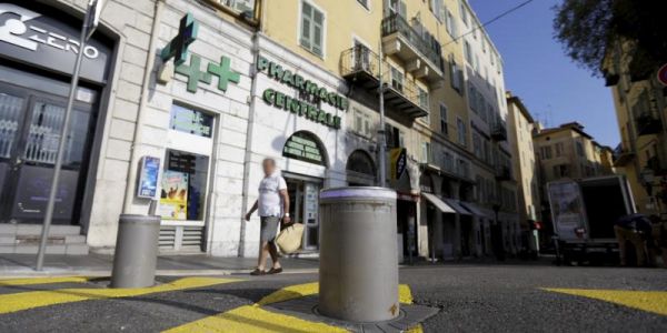 La Ville installe des bornes amovibles dans le Vieux-Nice pour "apaiser la circulation"