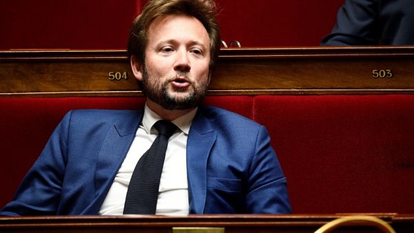 Vallaud (PS) pour un "débat" sur la légalisation du cannabis,...
