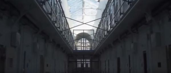 L'homme qui était monté sur le toit de la prison de la Santé à Paris ce matin est redescendu - Il a été placé en quartier disciplinaire