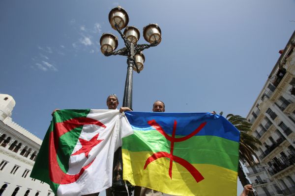 Algérie : 18 manifestants écroués pour avoir brandi le drapeau berbère
