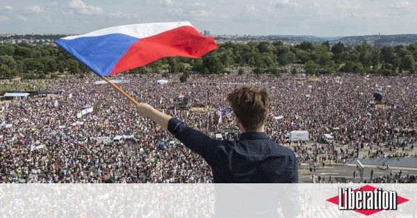 Dans les rues de Prague, une marée humaine contre le Premier ministre