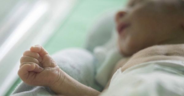 Bébés prématurés ou hospitalisés. Un nouveau congé de paternité proposé
