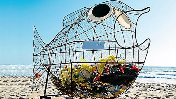 Hérault : quatre "Poissons gloutons” sur le littotal pour faire barrage au plastique en mer