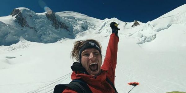 Vidéo : Matthias Giraud réalise le premier saut en ski base jump depuis le sommet du Mont-Blanc