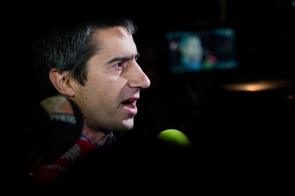 Ruffin s'insurge contre les ministres qui viennent "en bagnole" à l'Assemblée