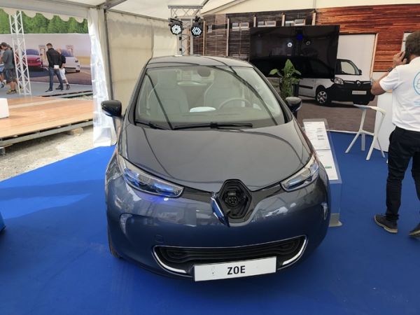 Le stand Renault : en attente de renouvellement - Vidéo en direct du Salon de Val d'Isère