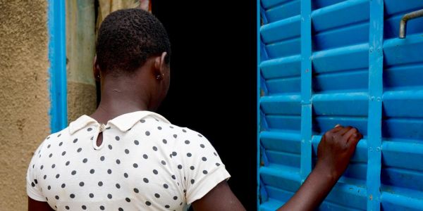 Kakora, mariée à 13 ans au Burkina : « Je vivais la peur au ventre, il m'enfermait pour m'attraper »