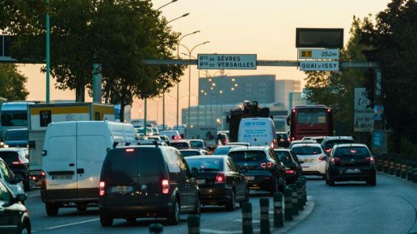 Pollution de l'air : l'Anses alerte sur les dangers de nouvelles particules et recommande de réduire le trafic routier