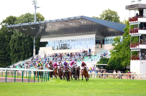 PMU - Arrivée du quinté du mardi 16 juillet à Vichy : Badia s'impose d'un nez