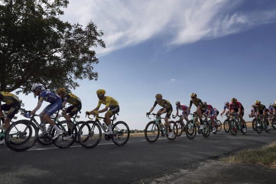 Tour de France : les favoris très attendus, la 14e étape en direct