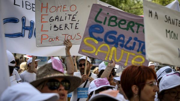 Homéopathie : 45 députés de tout bord signent une tribune pour dire "non au déremboursement"