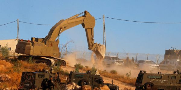 Des maisons palestiniennes jugées « illégales » en train d'être démolies au sud de Jérusalem