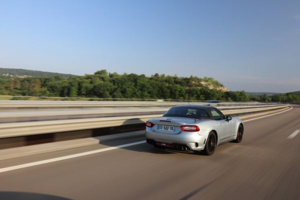 Essai longue durée - 3000 km en Abarth 124 GT: dard-dard