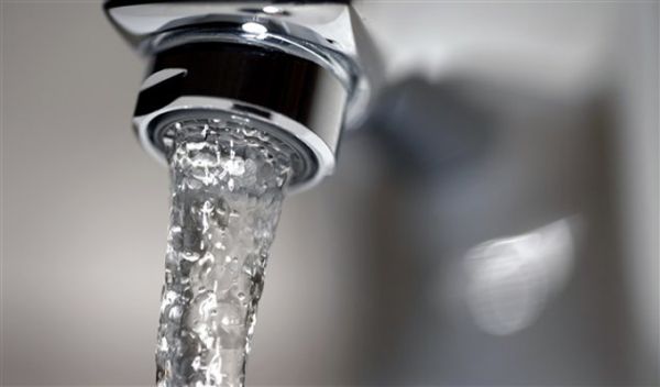 Beja – Coupure d'eau : Des protestatatires coupent la route reliant Nefza à Tabarka