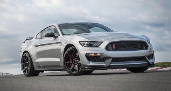 La Ford Mustang Shelby GT350R s'inspire de la GT500