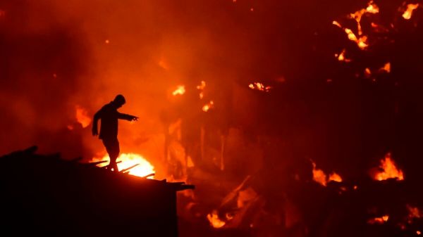 10 000 personnes sans toit après un immense incendie dans un bidonville