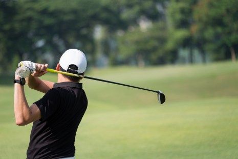 Eric Banks joue une ronde de 68 et remporte la Coupe Canada Sani Marc