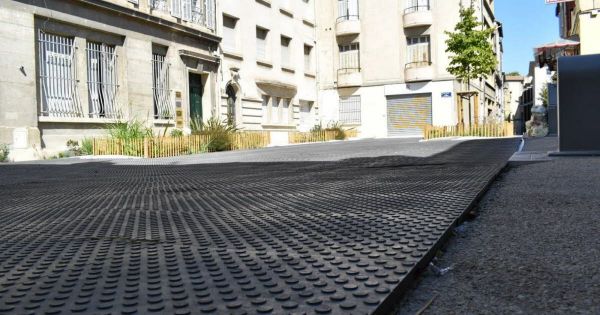Mystère autour du revêtement de la place des Études