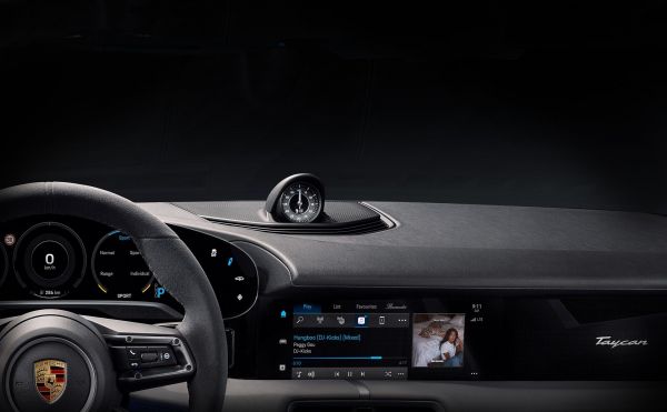 La Porsche Taycan dévoile sa planche de bord