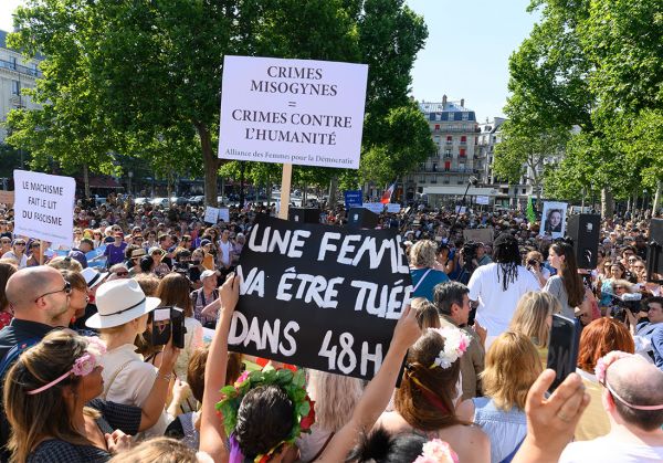 #UneMinuteDeSilencePourElles : les internautes se mobilisent contre les violences conjugales