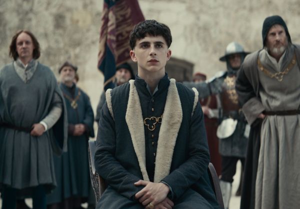 « The King » : Découvrez Timothée Chalamet dans la peau d'un roi