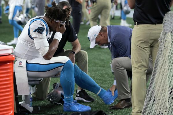 Les Panthers perdent Cam Newton face aux Patriots