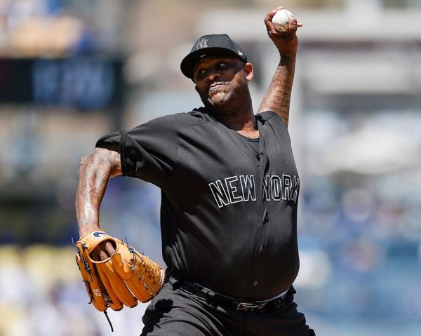 Les Dodgers survivent à une neuvième manche étrange et battent les Yankees 2-1