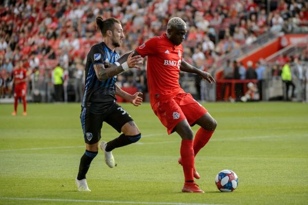 L'Impact laisse filer une avance et perd 2-1 à Toronto