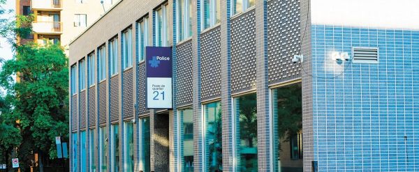 Deux policiers en civil attaqués à Montréal