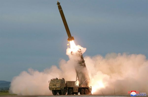 La Corée du Nord annonce que Kim Jung-un a supervisé le test d'un «lance-missiles multiple»