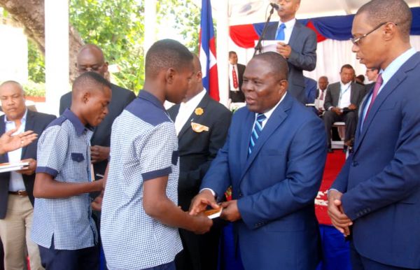Rentrée officielle des classes, le ministre démissionnaire de l'éducation dresse un bilan satisfaisant de son administration