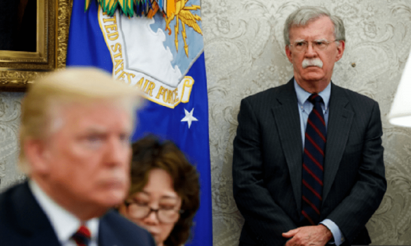 Les prix du pétrole chutent après le limogeage de Bolton, conseiller de Trump