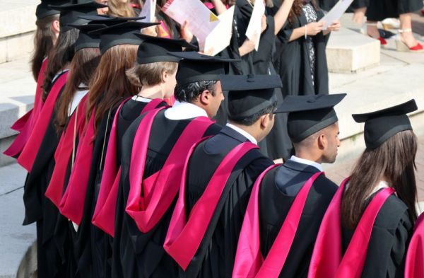 Grande-Bretagne: Les étudiants étrangers autorisés à rester deux ans après leur diplôme