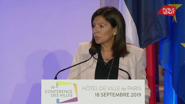Trottinettes, AirBnb : Hidalgo demande des outils contre «l'anarchie»