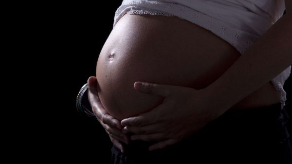 Pollution de l'air : des particules retrouvées dans le placenta de femmes venant d'accoucher