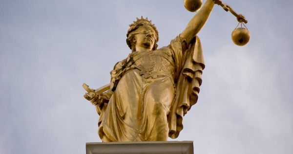 Prison avec sursis pour avoir ligoté leur fils nu à un arbre pour le "punir"