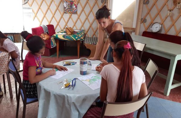 À Montreuil, les enfants des bidonvilles retrouvent le chemin de l'école